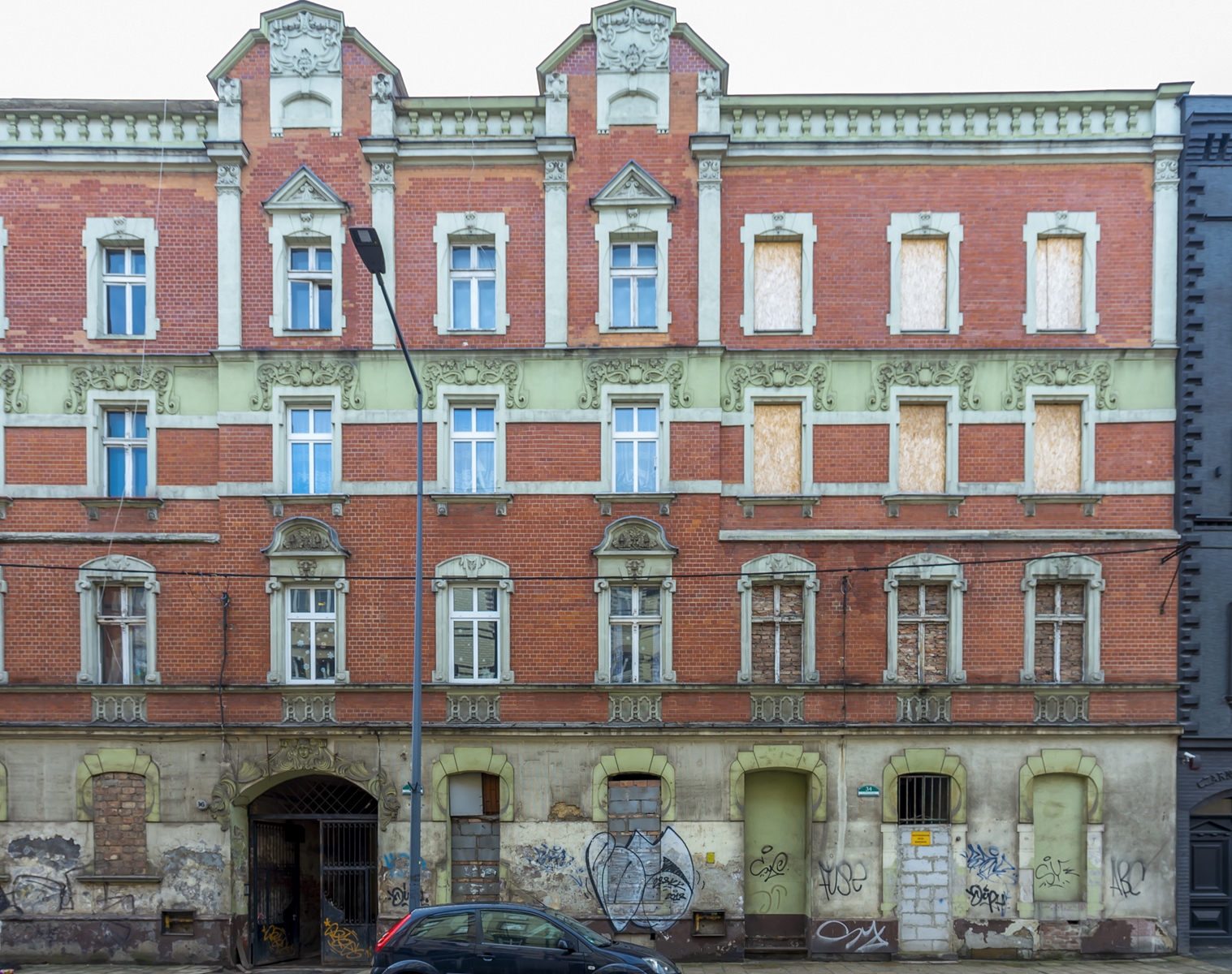 Rewitalizacja Śródmieścia trwa - siedem kamienic przy ul. Piłsudskiego i Kwietniewskiego przejdzie modernizację